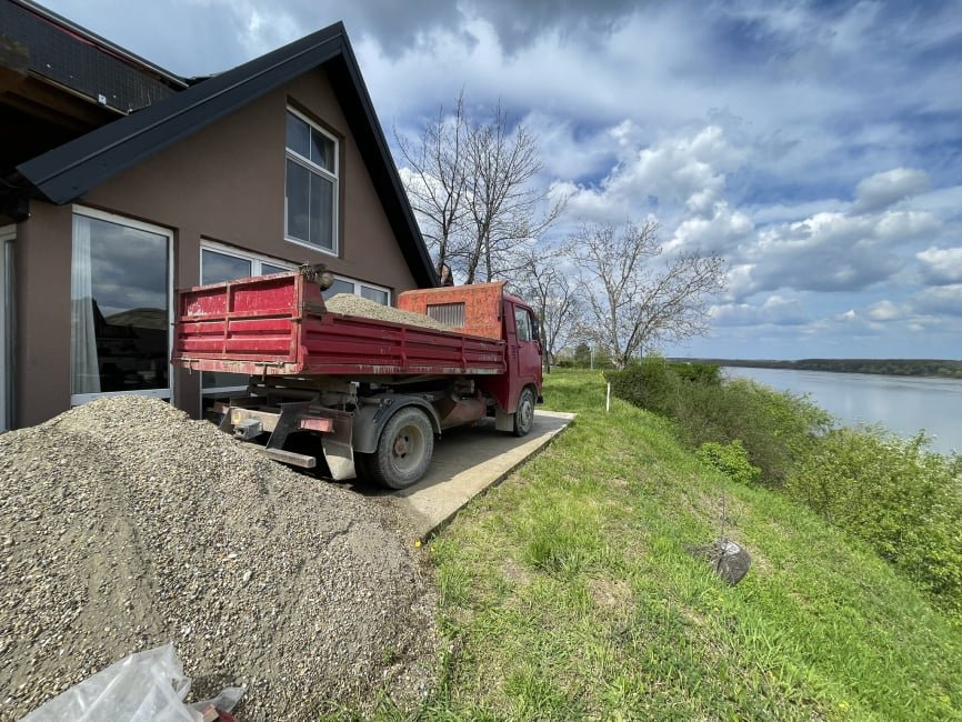 Transport gradjevinskog materijala Slankamen